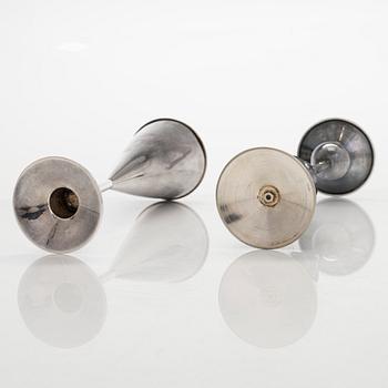 Kaj Blomqvist, kynttilänjalkapari, hopeaa, signeerattu KB. Kultakeskus Tavastehus 1966-67.