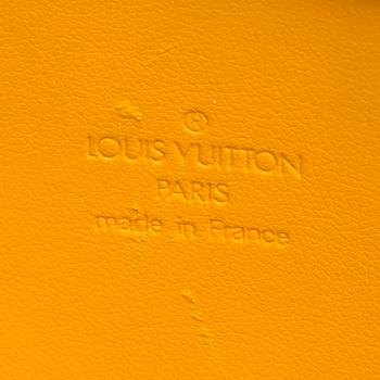 LAUKKU, "Forsyth", Louis Vuitton.