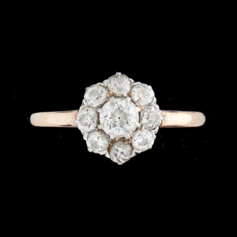 RING, 18k guld, besatt med antikslipade diamanter, totalt ca 0,59 ct. 1910. Vikt ca 2,3 g.