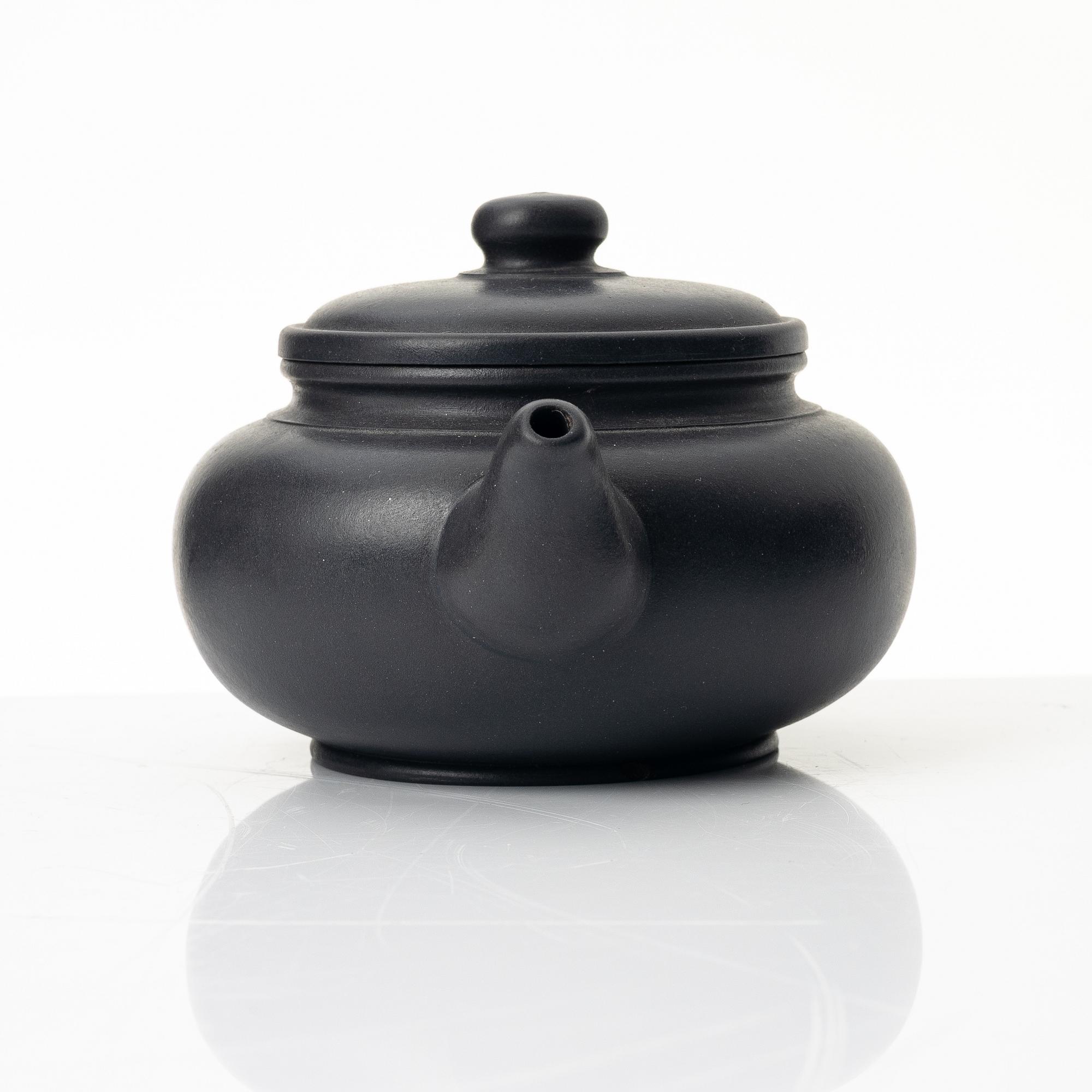 Zhou Guizhen, A blue yixing teapot, China, 1980s.