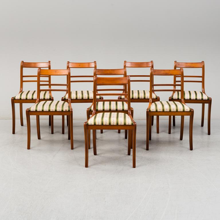 A yew dining table and 8 chairs, second half of the 20th century.