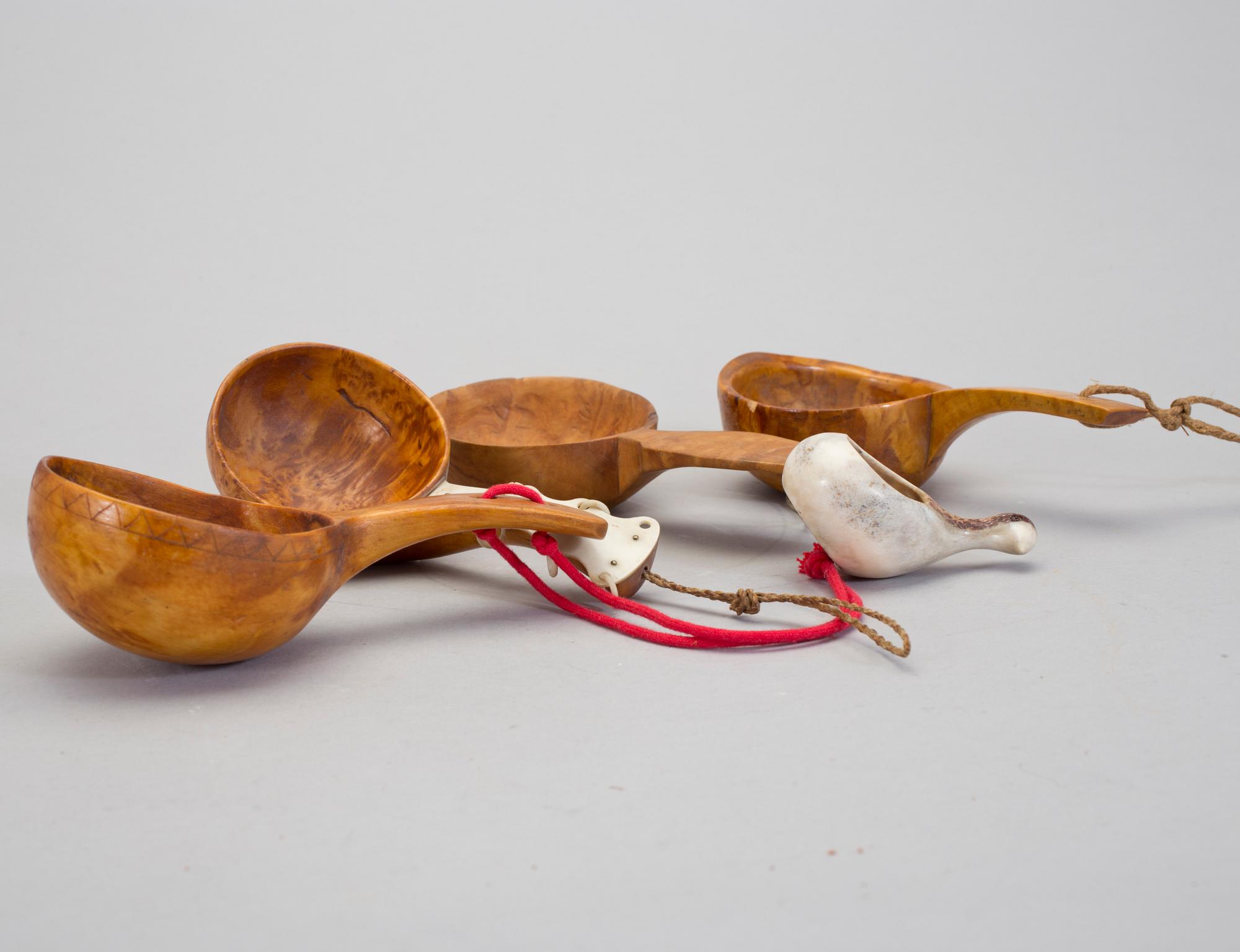 SAMEKNIVAR och KÅSOR, ben och trä, 5 + 3 st,