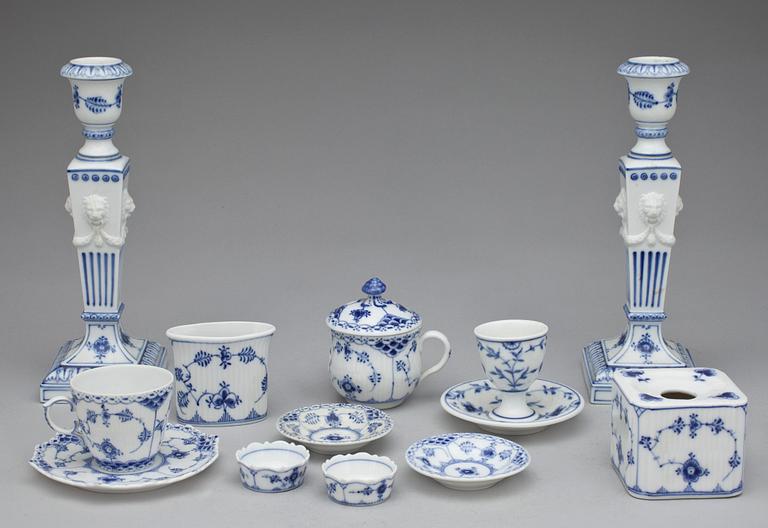 PARTI PORSLIN, "Musselmalet", 9 delar, Royal Copenhagen, Danmark.