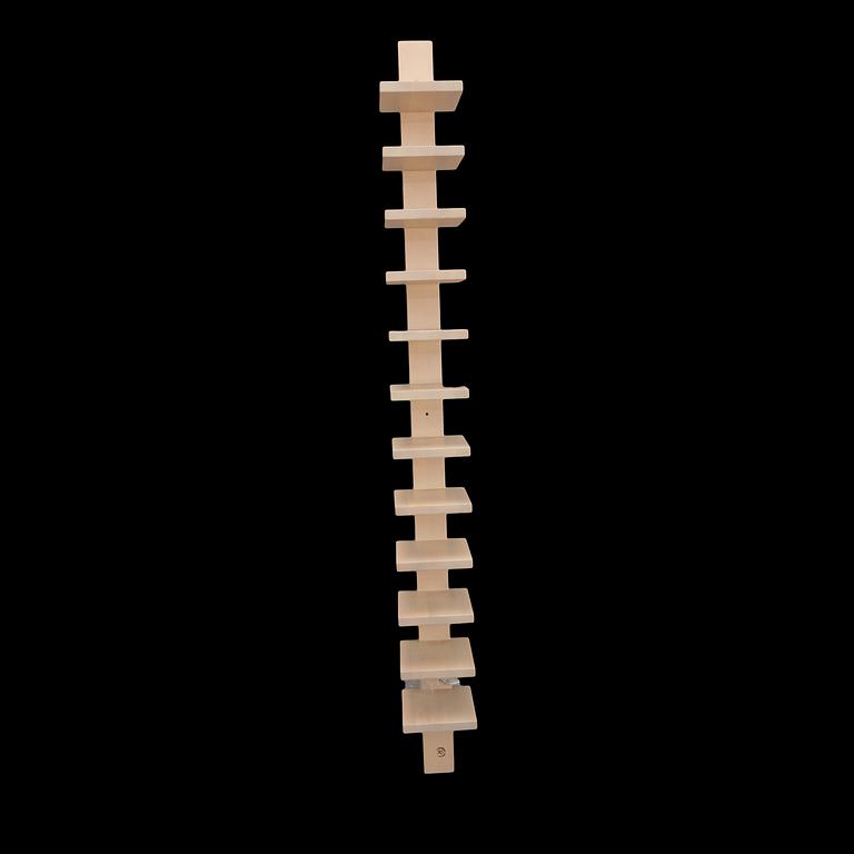 HYLLA. "Pilaster", John Kandell, Källemo AB Värnamo. 1900-talets slut.