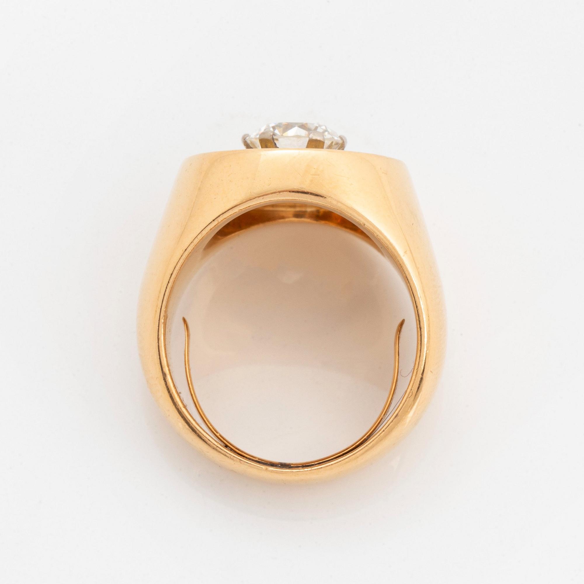 A WA Bolin ring in 18K gold set with a round brilliant-cut diamond.