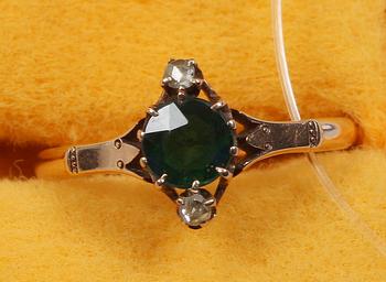 RING, rött guld med turmalin och två små diamanter.