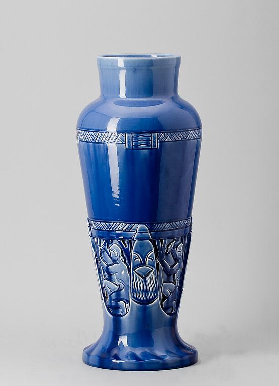 GOLVVAS, flintgods, jugend, 1900-talets början. Otydl sign AW på livet samt otydl fabriksstämplar.