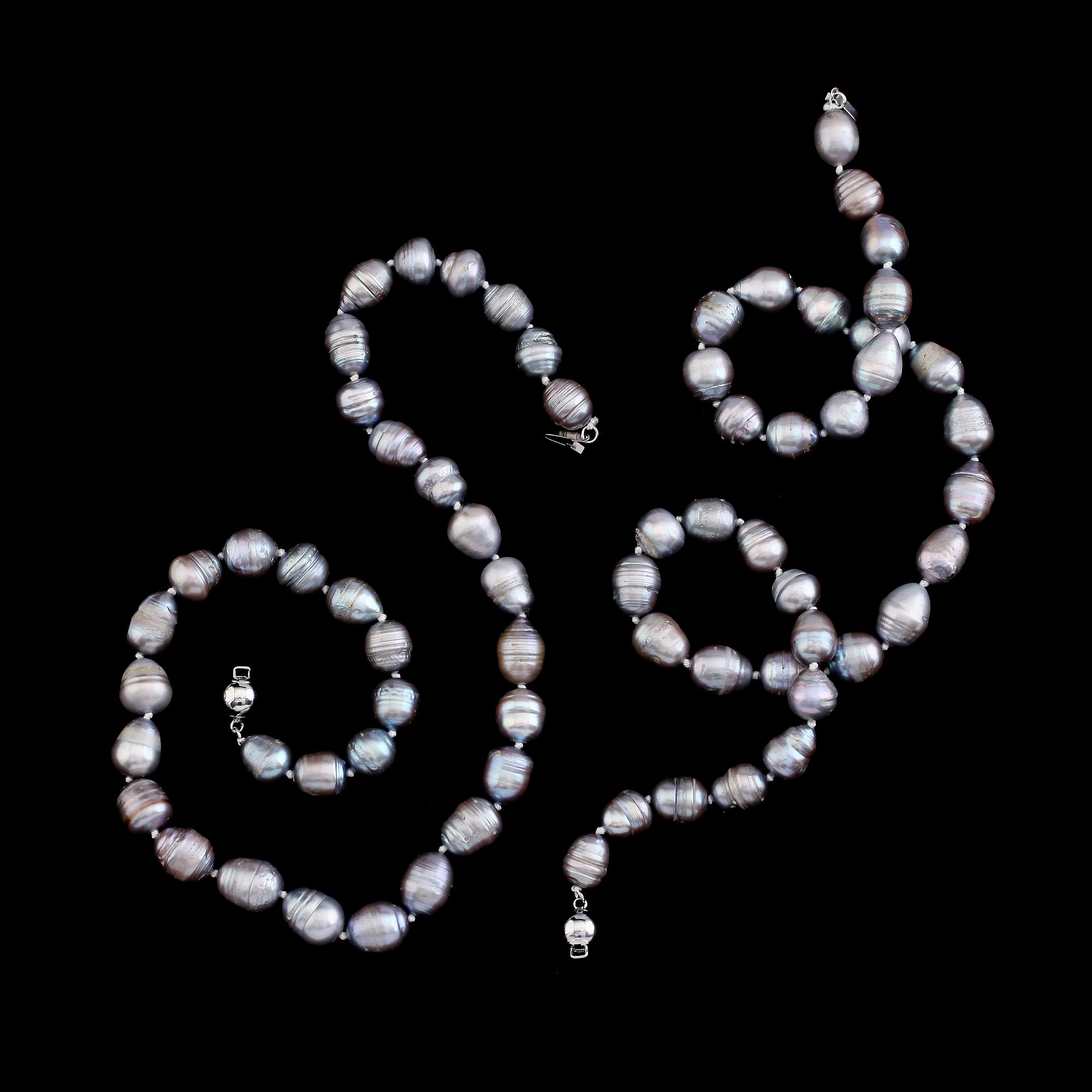 PÄRLCOLLIER, 1 par, odlade sötvattenpärlor, 1900-/2000-tal.