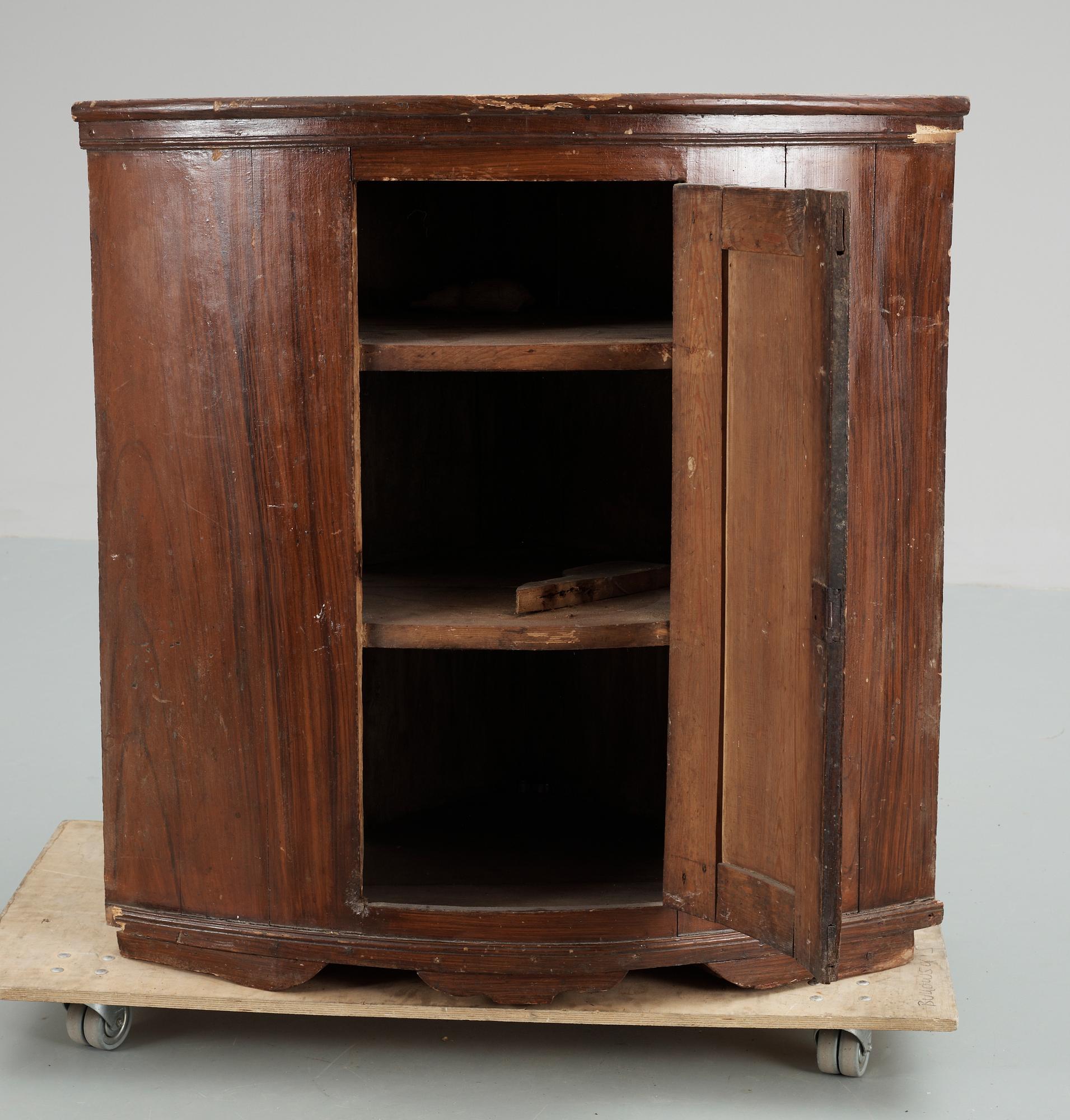 HÖRNSKÅP, allmoge, 1800-tal.