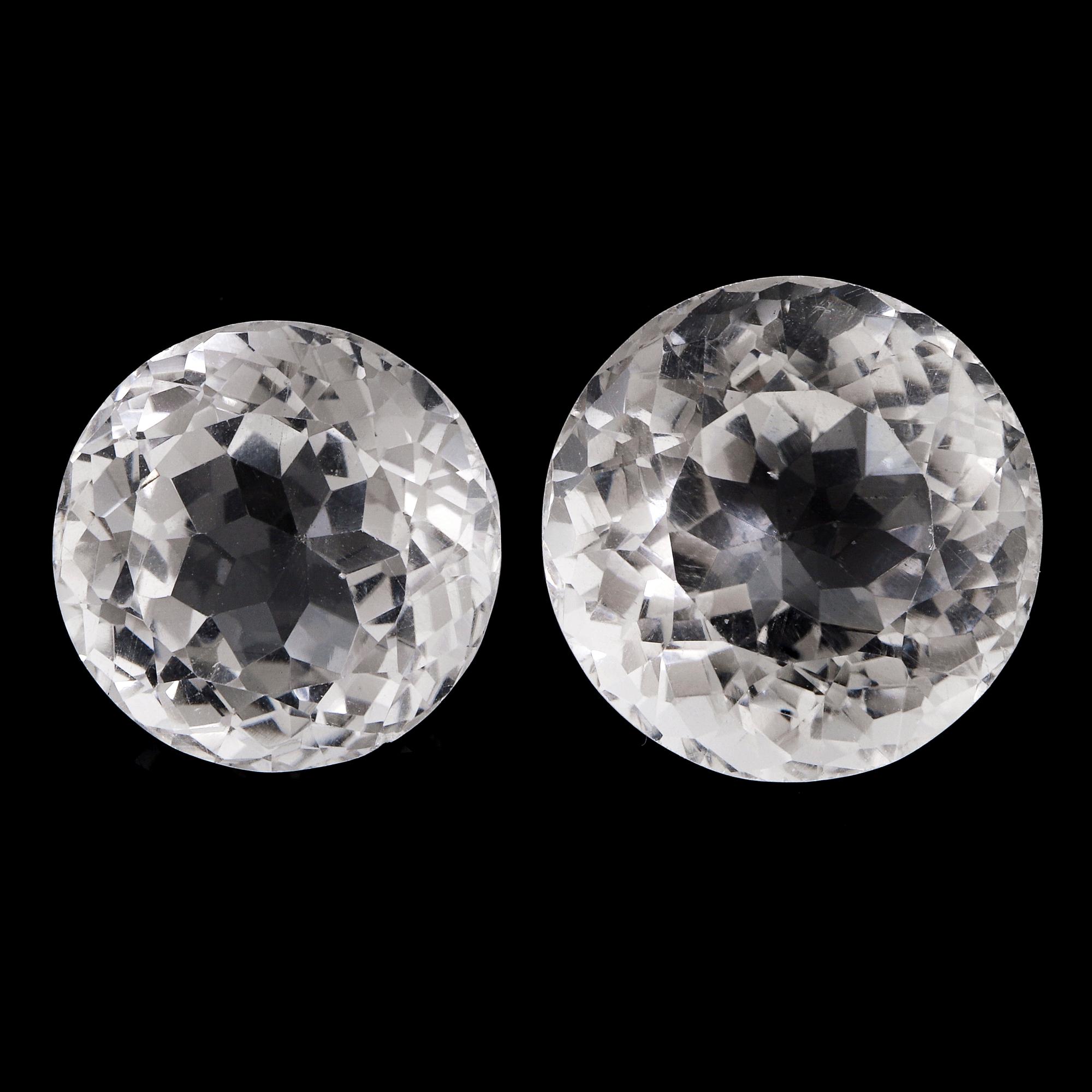 TVÅ LÖSA FASETTSLIPADE TOPASER.