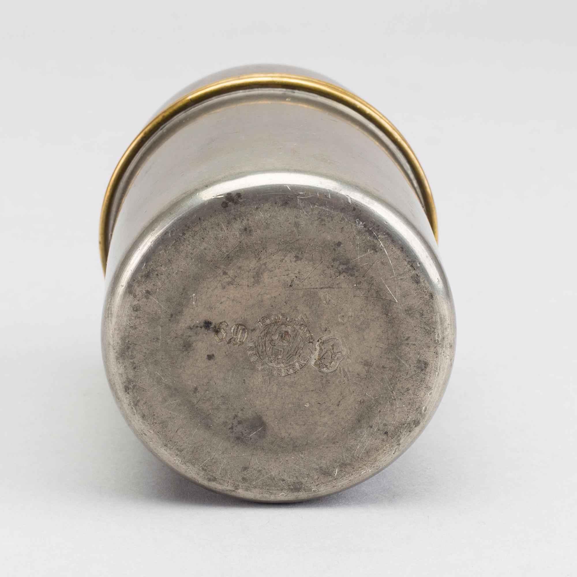 ASK MED LOCK/CIGARETTDOSA, tenn, Firma Svenskt tenn, Stockholm, 1953.