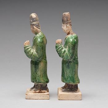 SKULPTURER, två stycken, lergods. Ming dynastin (1368-1644).