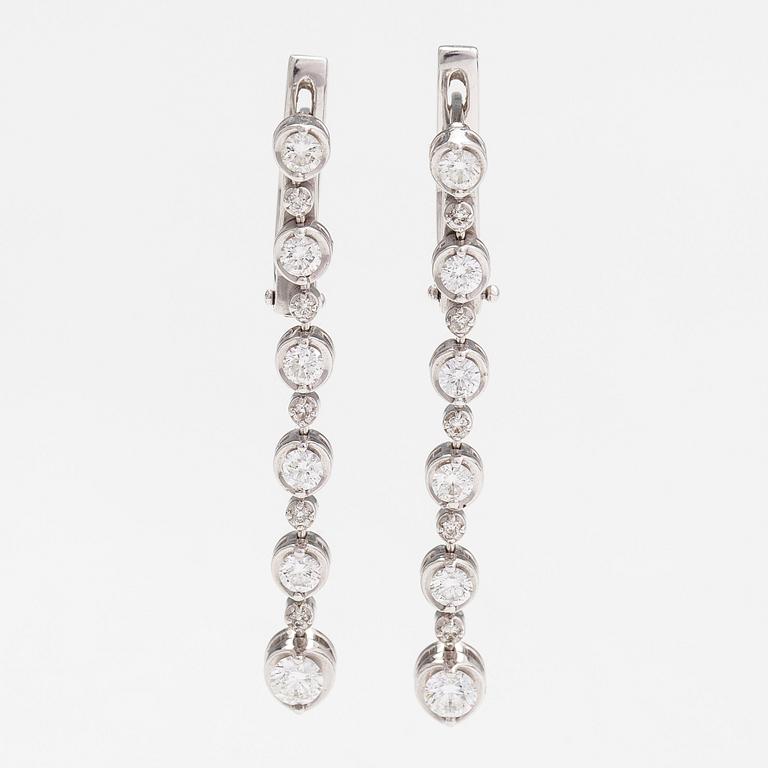A pair of 18K white gold earrings with diamonds ca. 1.05 ct in total according to engraving.