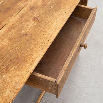 Drop-leaf table, pine, 19th century.