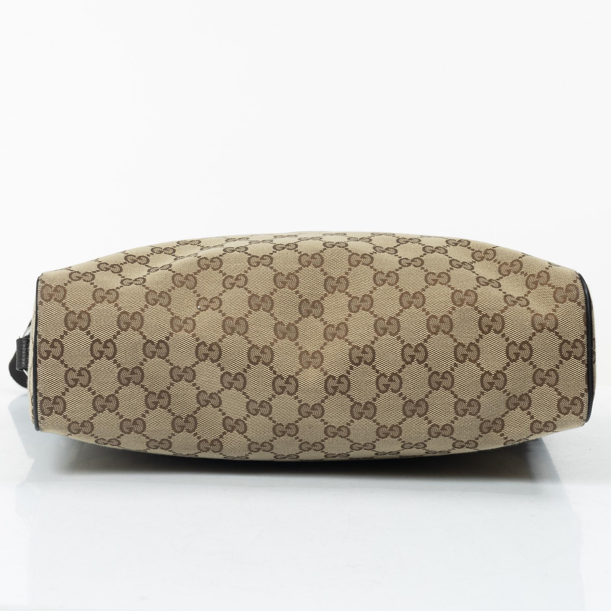 Gucci, bag, "Messenger bag" and toiletry bag.