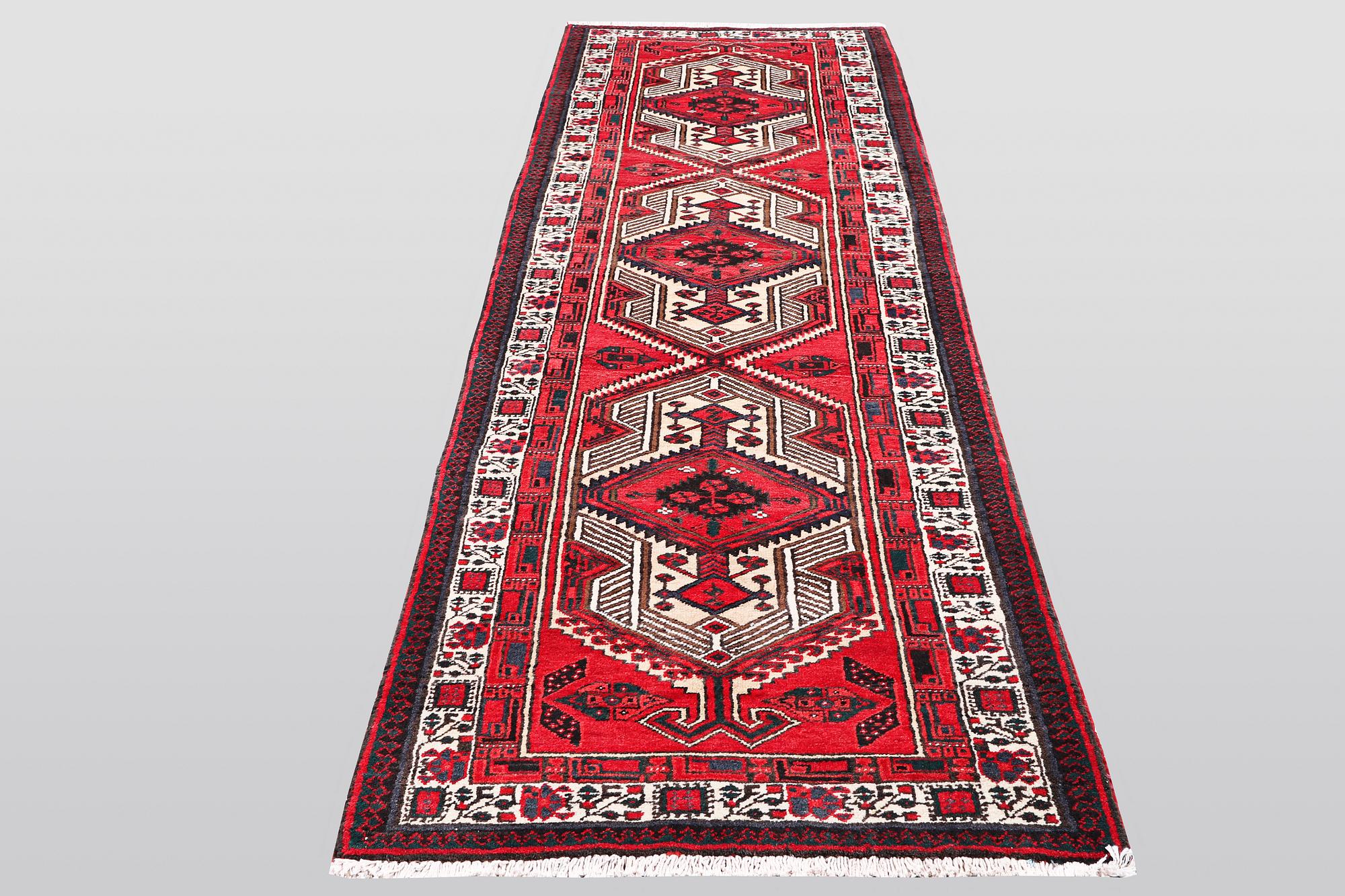 A runner, Sarab, ca 348 x 104 cm.