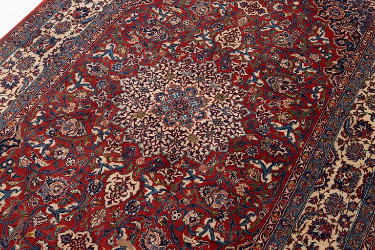 An Isfahan rug, c. 225 x 150 cm.