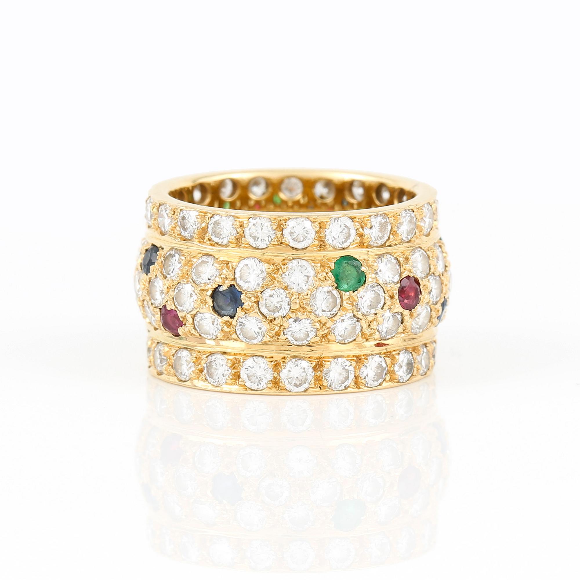 RING, Cartier, 18K guld med 80 st briljantslipade diamanter tot ca 2,40 ct, rubiner, smaragder och safirer. Vikt 6,5 g.