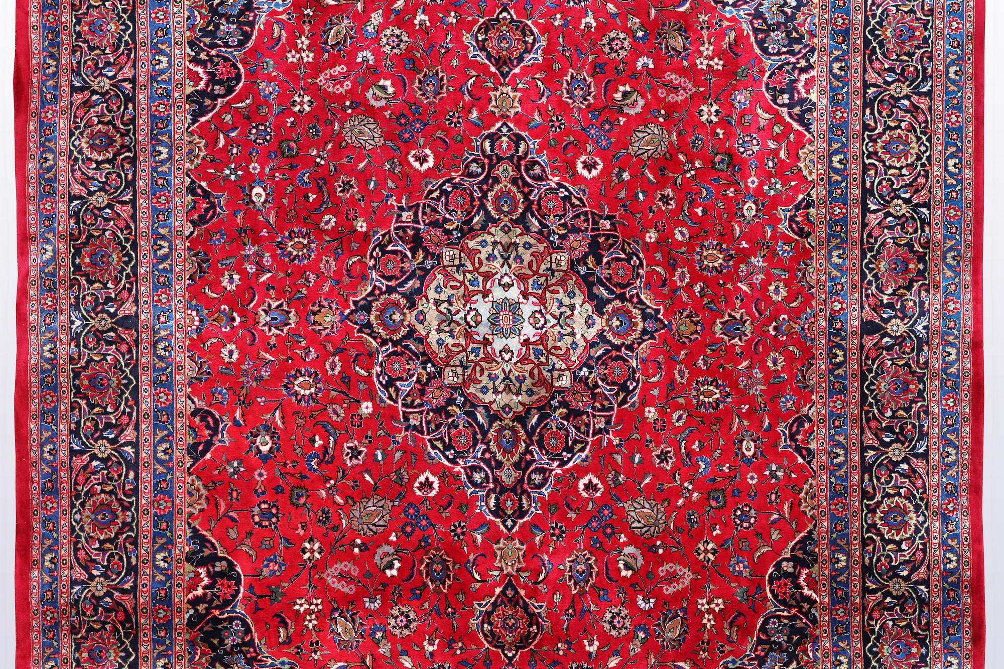 A carpet, Kashan, ca 395 x 295 cm.