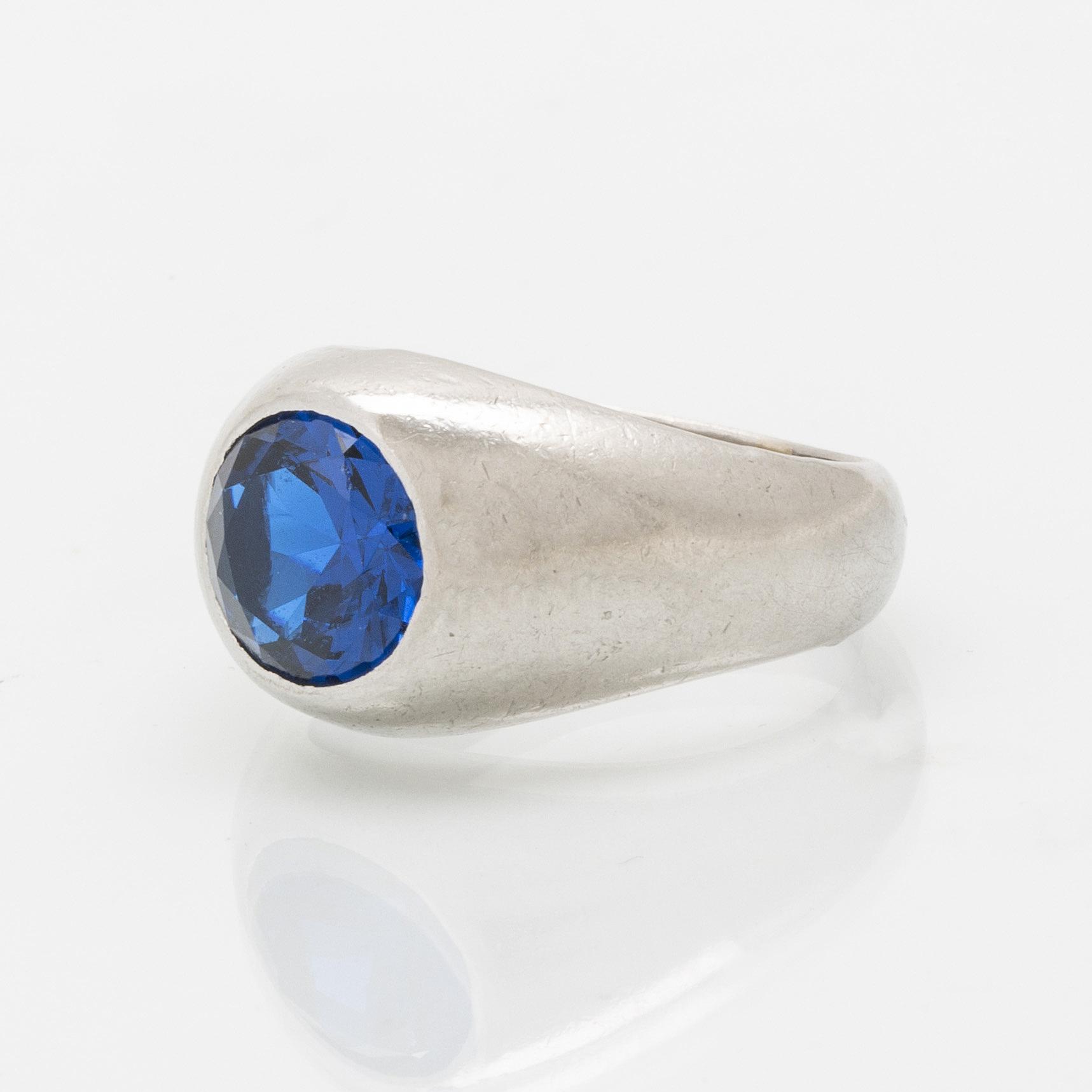 A platinum ring with a synthetic spinel.