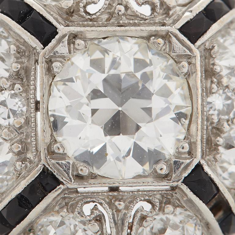 Ring platina med en gammalslipad diamant vikt ca 0.80 ct kvalitet ca H/I i.