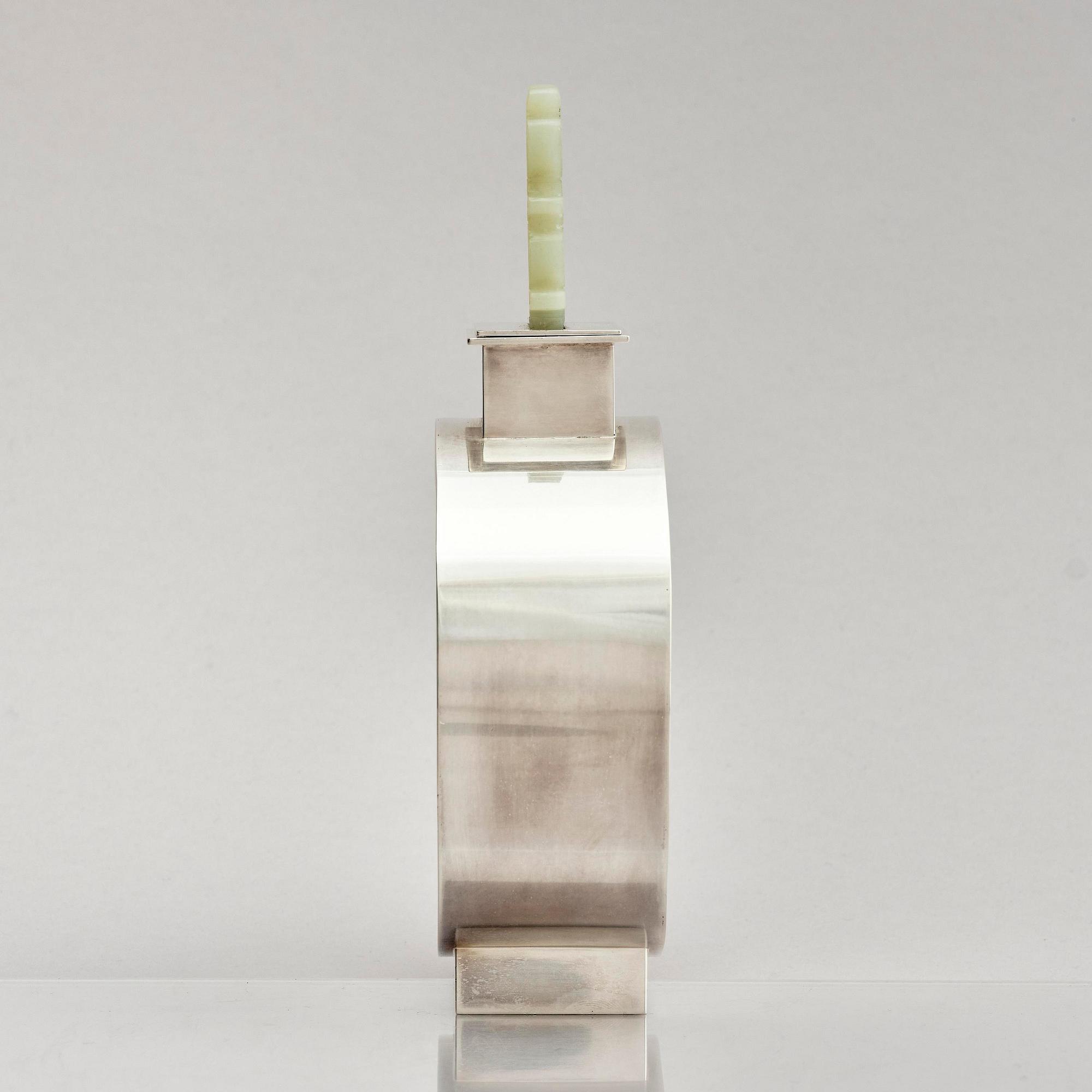 Inga Lagervall Ringbom, flaska med lock, sterling silver och nefrit, Stockholm 1978.