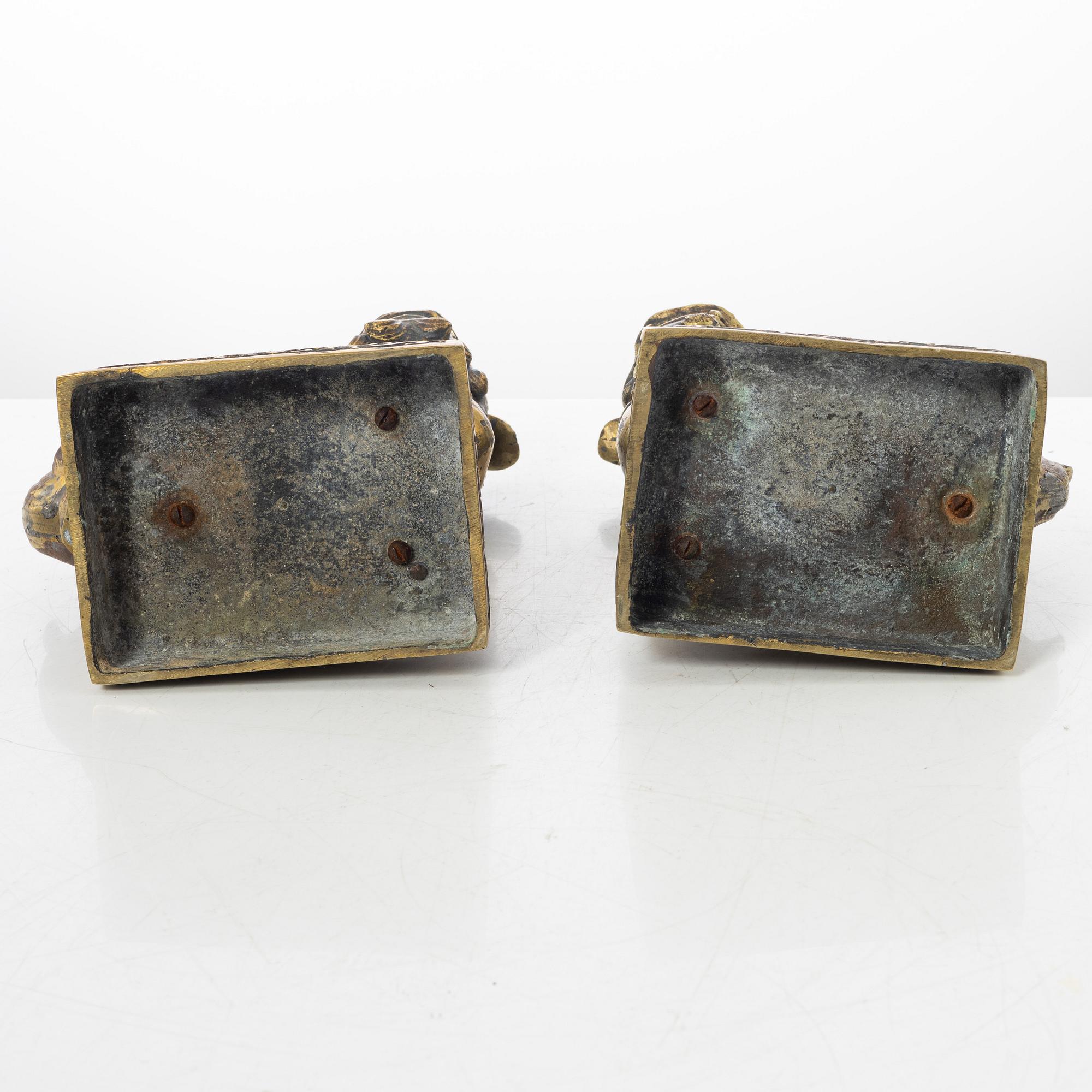 A pair of bronze budhist lions, 1900s.