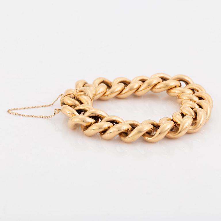 An 18K gold bracelet.