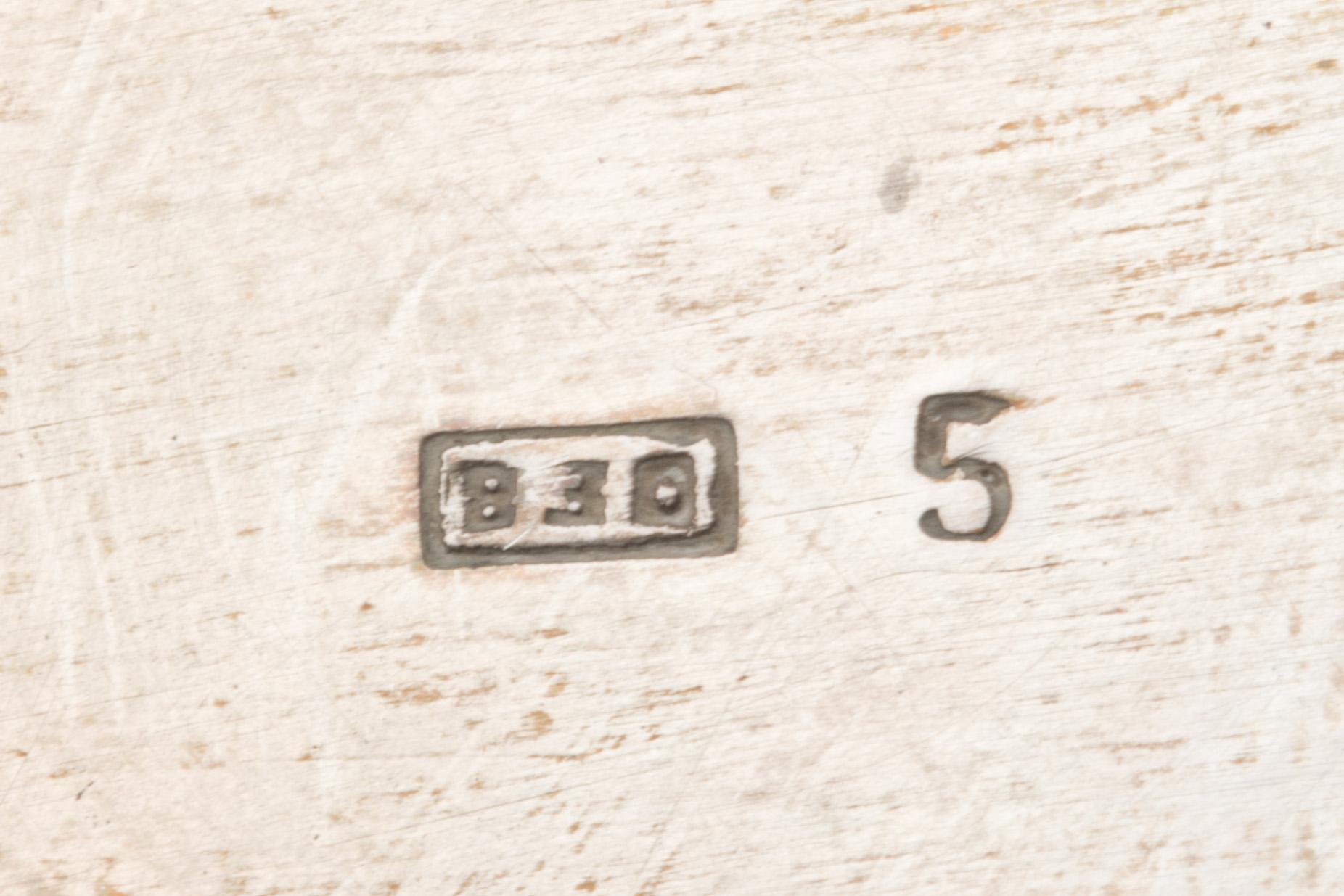 BRICKA, silver, svenska importstämplar. C:a 950 g.