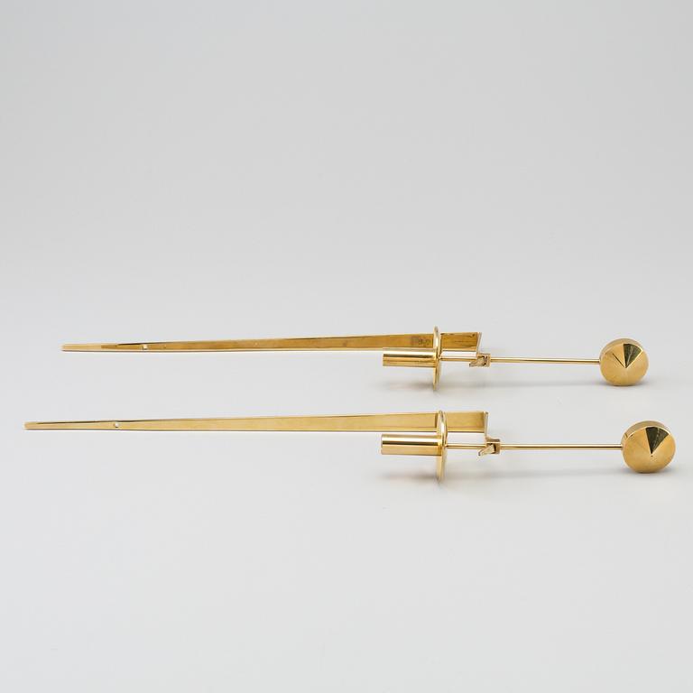 PIERRE FORSSELL, a pair of 'Pendel' brass wall sconces from Skultuna, 1991.