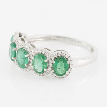 Ring, 18K white gold with emeralds and brilliant-cut diamonds.