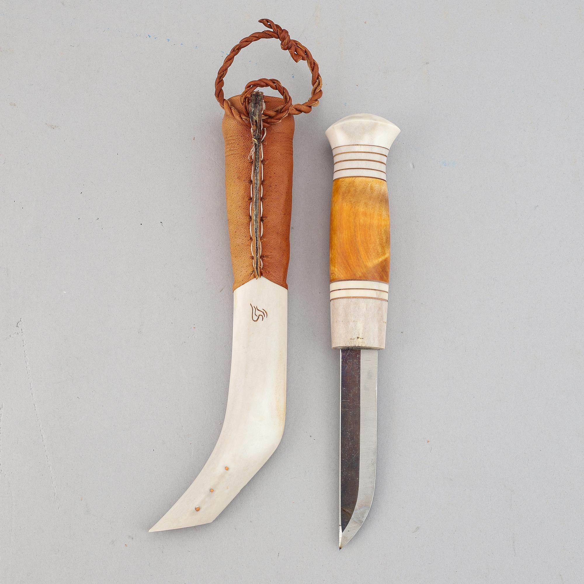 Lennart Sammelin, a reindeer horn, birch and leather Sami knife, signed LS.