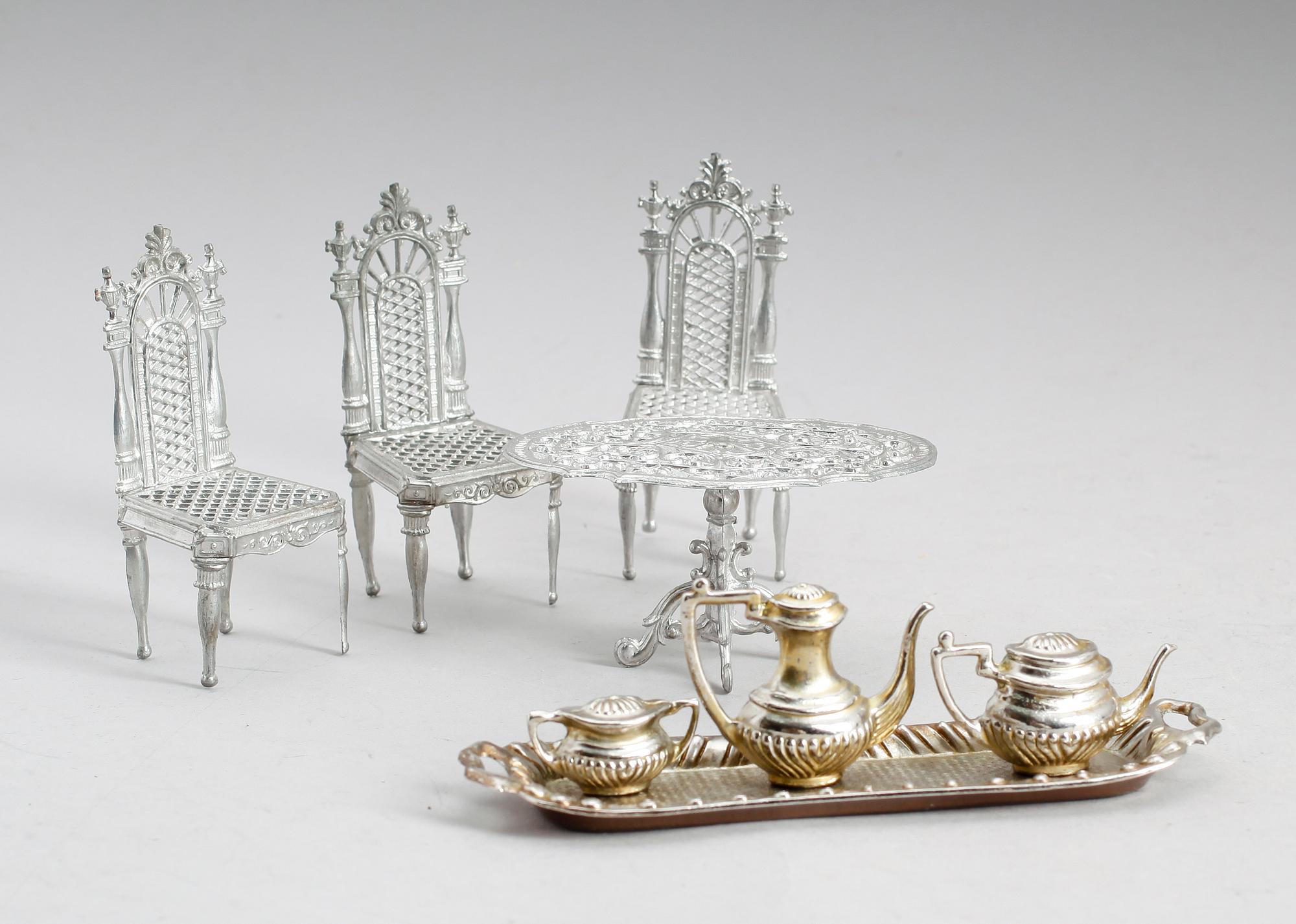 DOCKSKÅPSMÖBLER, 5 delar, metall, 1900-talets andra hälft.