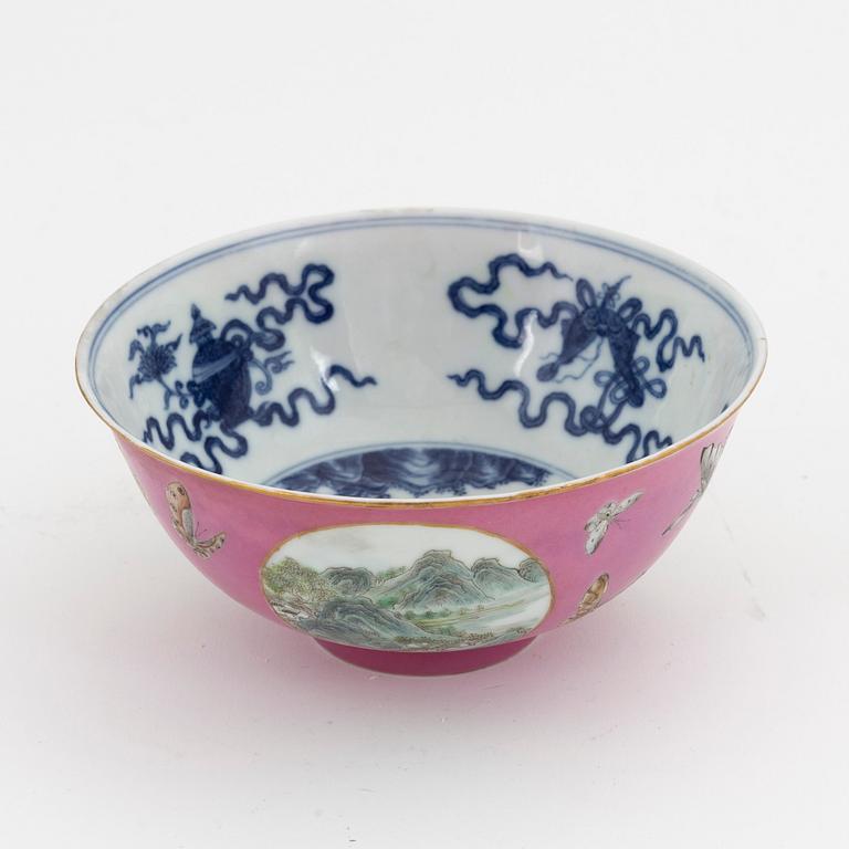 A Chinese enamelled bowl, 20th century.