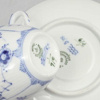 KAFFESERVIS, 17 delar, porslin, "Musselmalet", Royal Copenhagen, 1900-talets andra hälft.