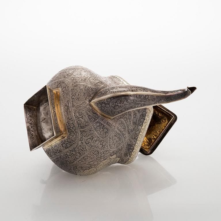 Teekalusto, 3 osaa, hopeaa, osittain kullattu, suomalaiset tarkastusleimat 1967.