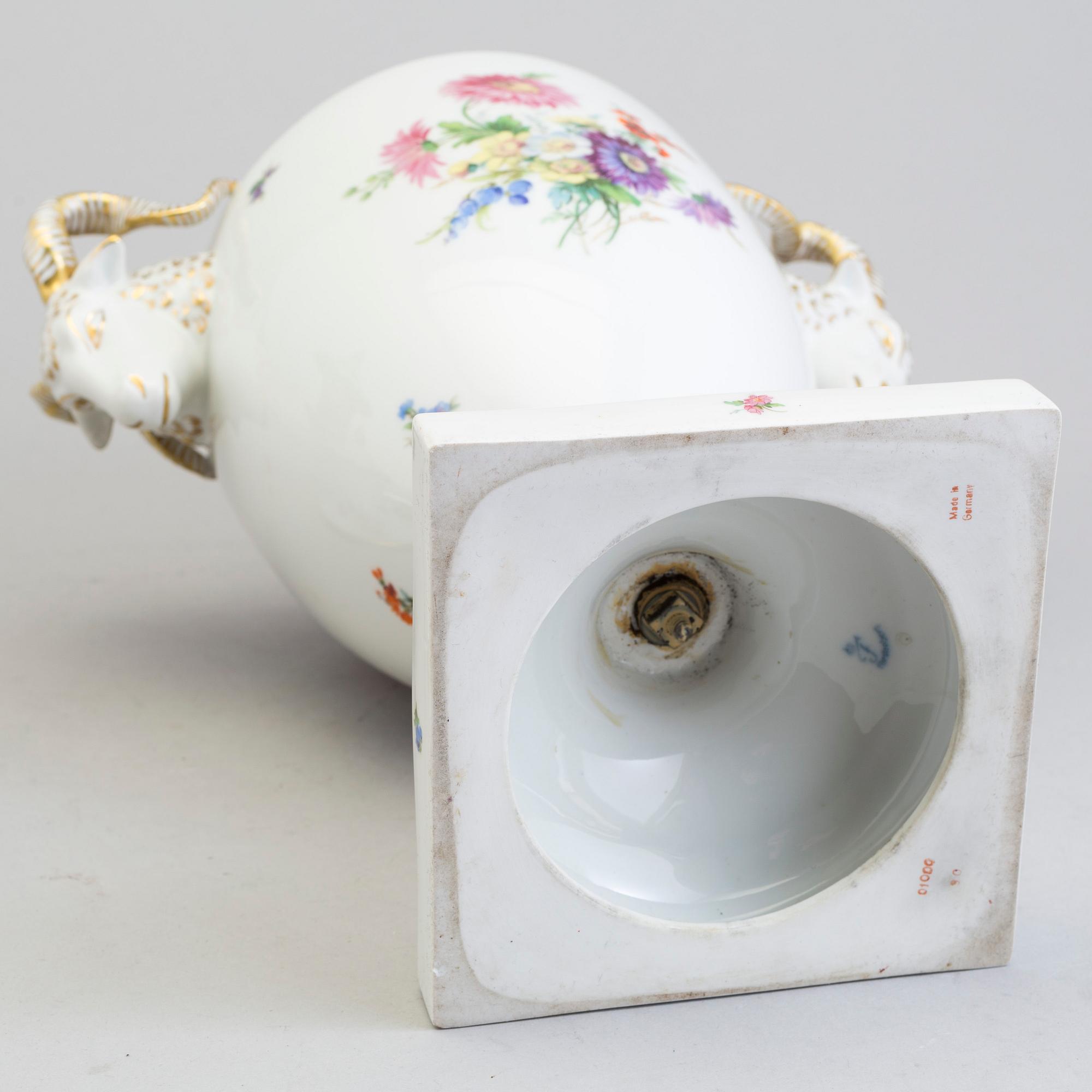 LOCKURNA, porslin, Fürstenberg, 1900-talets första hälft.