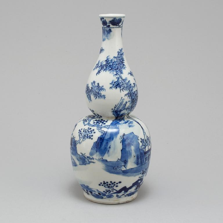 A late 19th century Chinese porcelain vase, Qing dynasty.