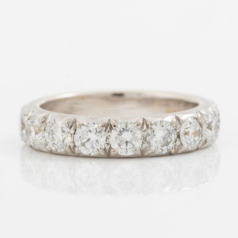 Ring, full eternity, 18K white gold set with brilliant-cut diamonds.