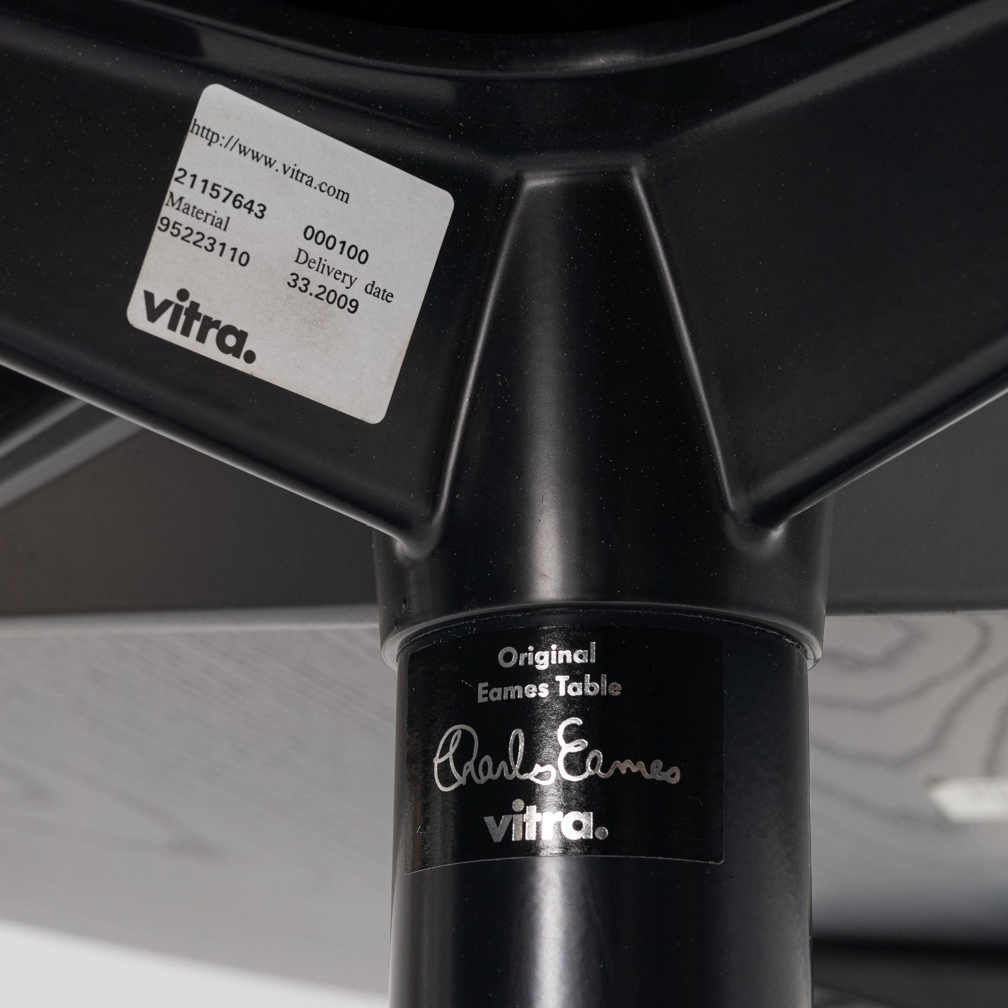 Charles & Ray Eames, bord, "Segmented table", Vitra, 2009.