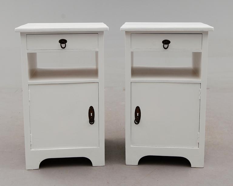 SÄNGBORD, 1 par, 1900-talets första hälft.