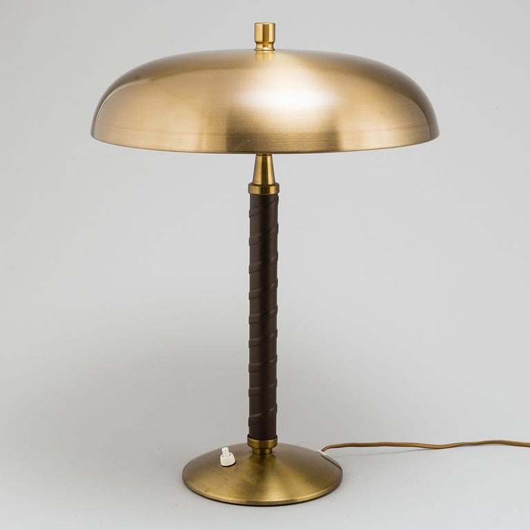 EINAR BÄCKSTRÖM, a brass modell 5013 table lamp.