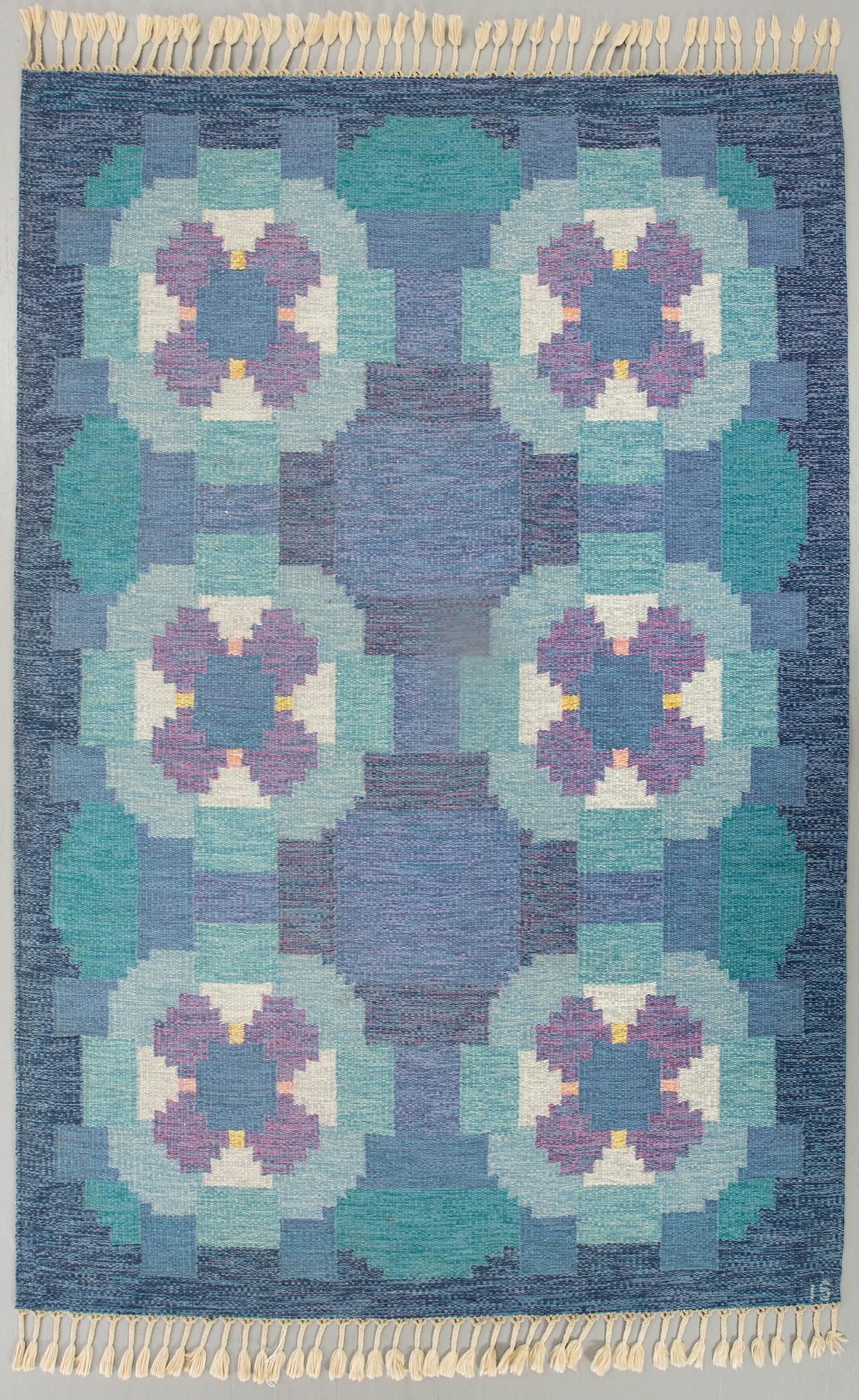 A CARPET,  flat weave, signed IS (Ingegerd Silow), around 230x166 cm.