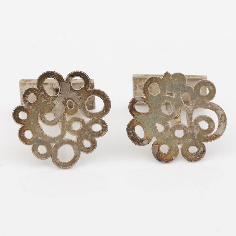 PA Lundahl Terrs, en brosch och ett par manschettknappar silver, Växjö 1966.