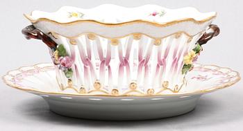 GALLERSKÅL MED FAT, porslin, Royal Copenhagen.