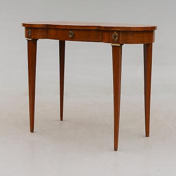 TOALETTBORD, 1900-talets första hälft.