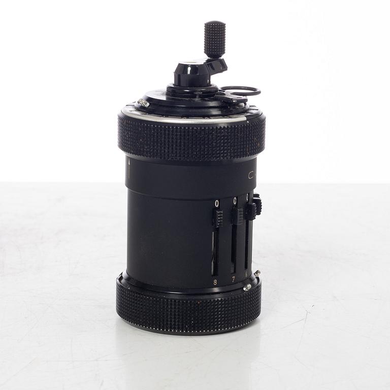 Räknemaskin, "Curta, Type I", utvecklad av Curt Herzstark, Contina AG Mauren, Lichtenstein, formgiven 1947.