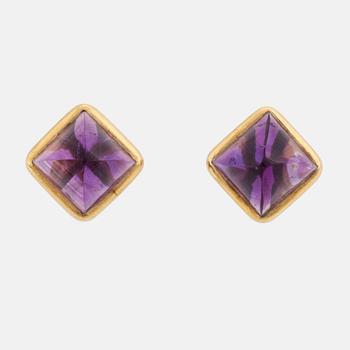 Brooch and earrings with cabochon cut amethysts.