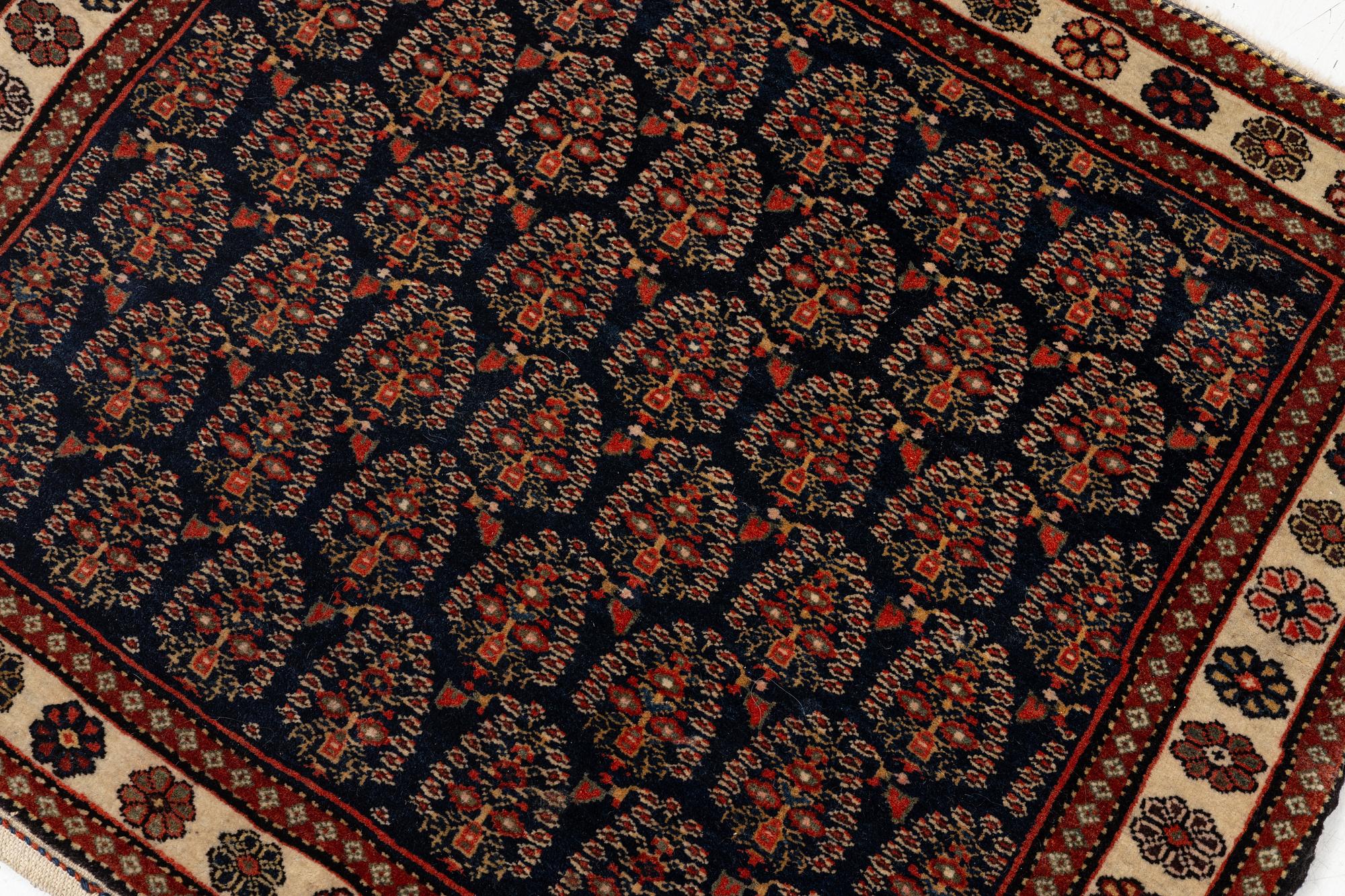 Matta/Kudde. Afshar ca 77 x 66 cm.