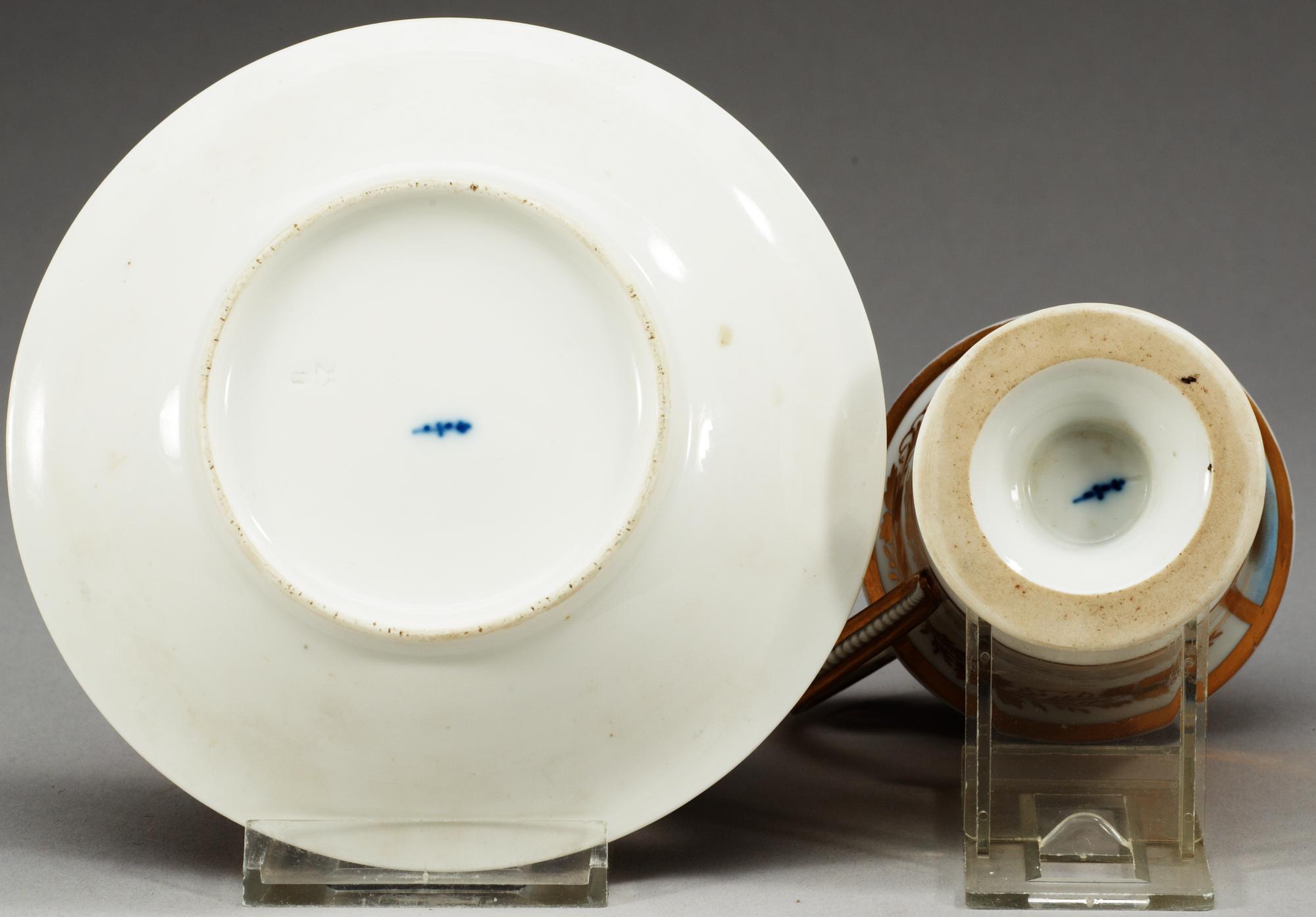 KOPP med FAT, porslin. Berlin, 1800-talets första hälft.